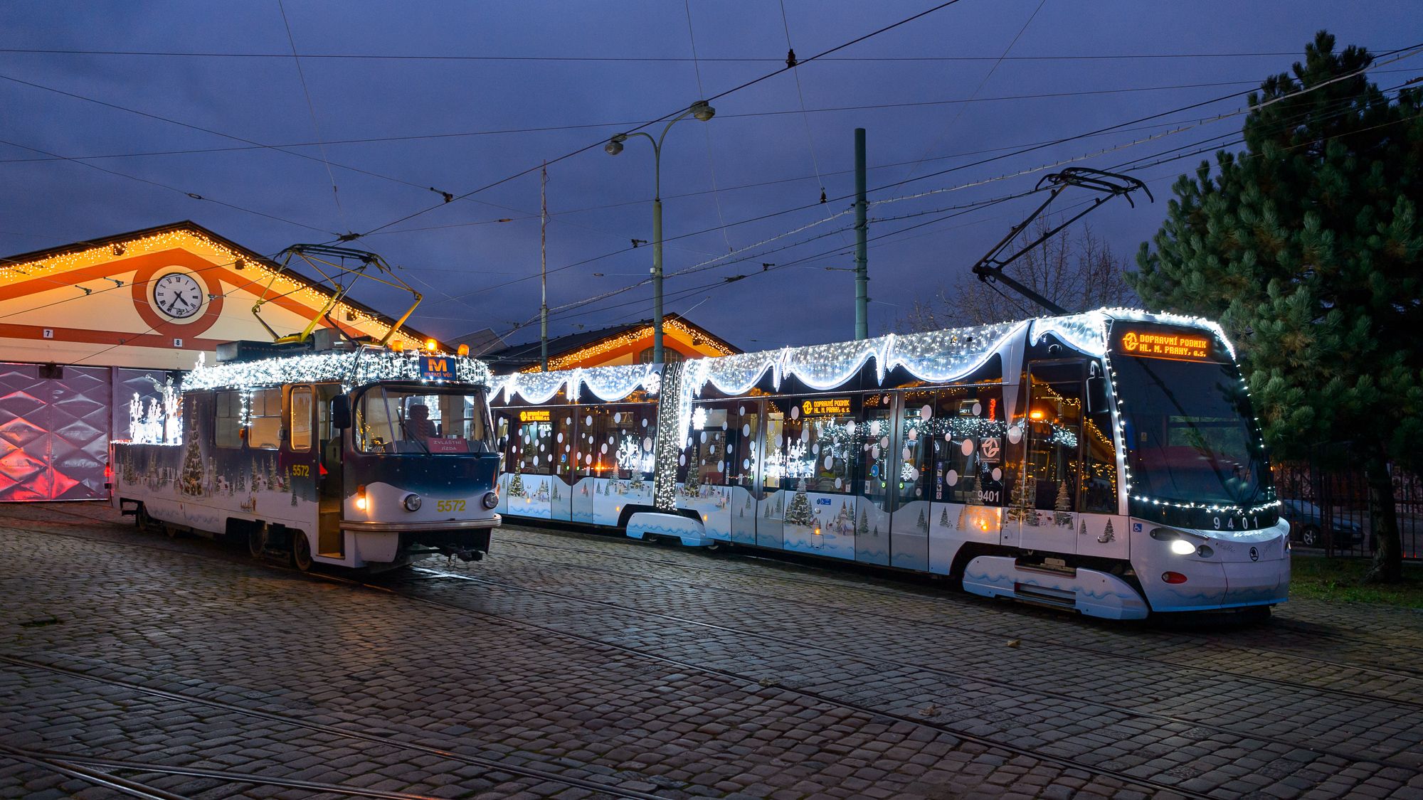 Рождественский трамвай в Праге